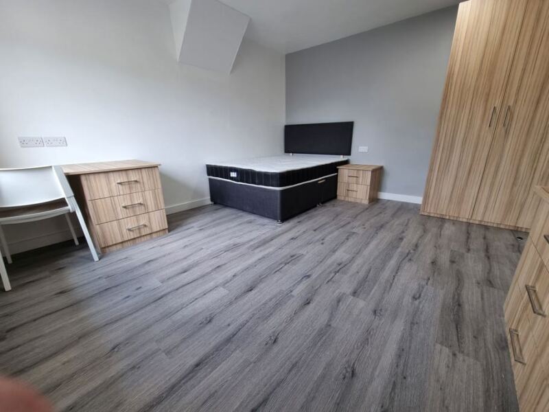 Hessle Road, Hyde Park