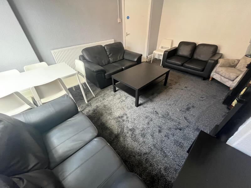 Chestnut Avenue, Hyde Park