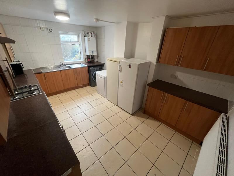 Chestnut Avenue, Hyde Park