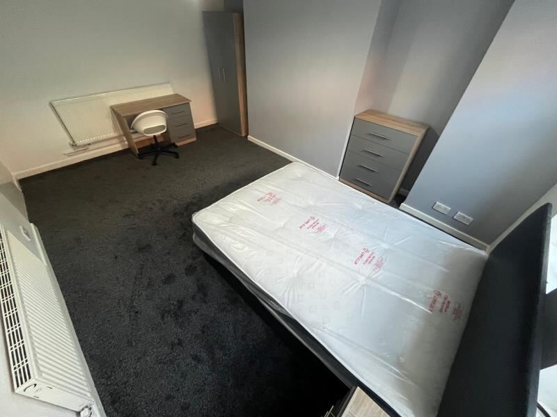 Chestnut Avenue, Hyde Park