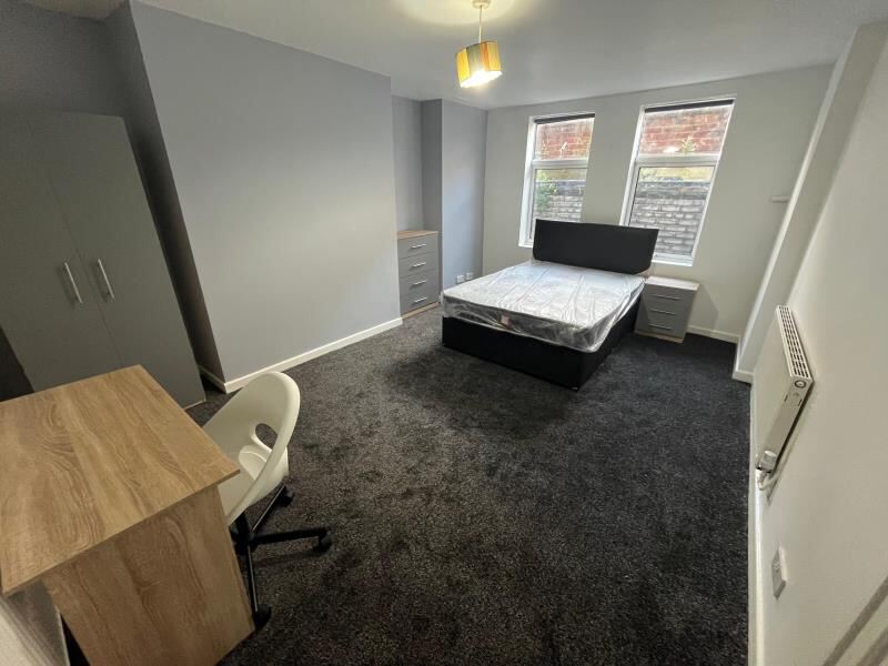 Chestnut Avenue, Hyde Park