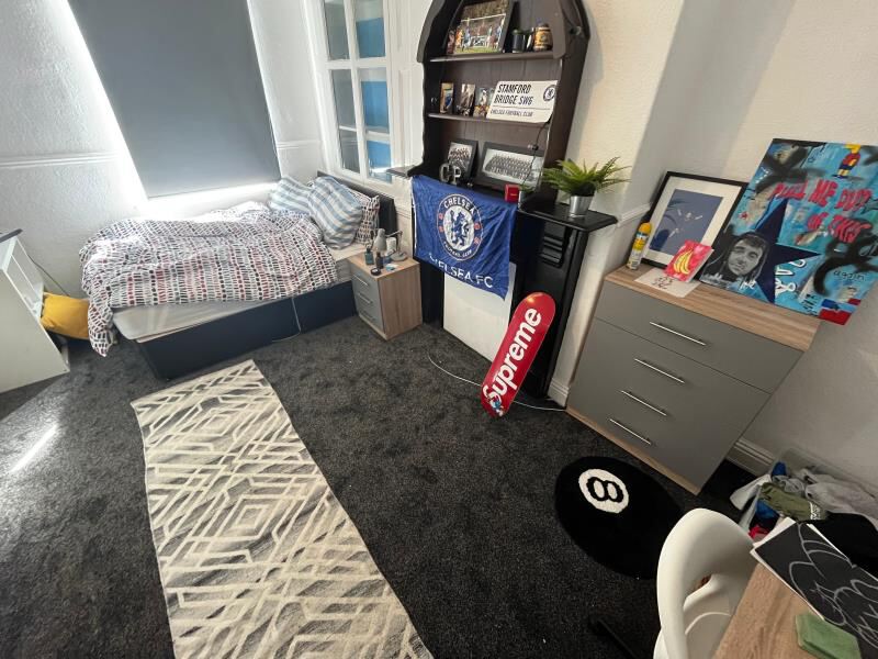 Chestnut Avenue, Hyde Park