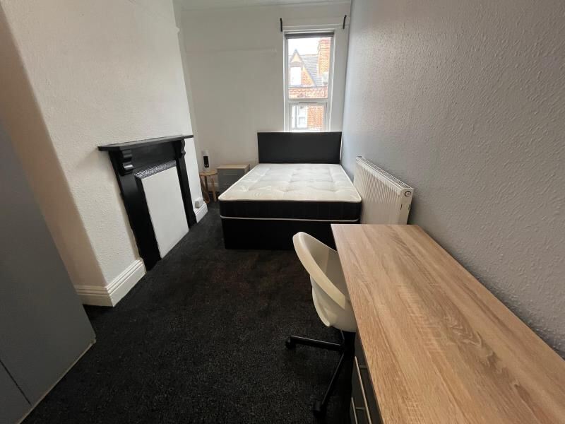 Chestnut Avenue, Hyde Park