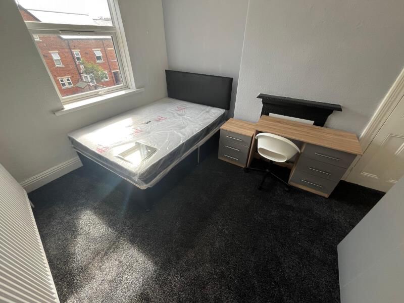 Chestnut Avenue, Hyde Park