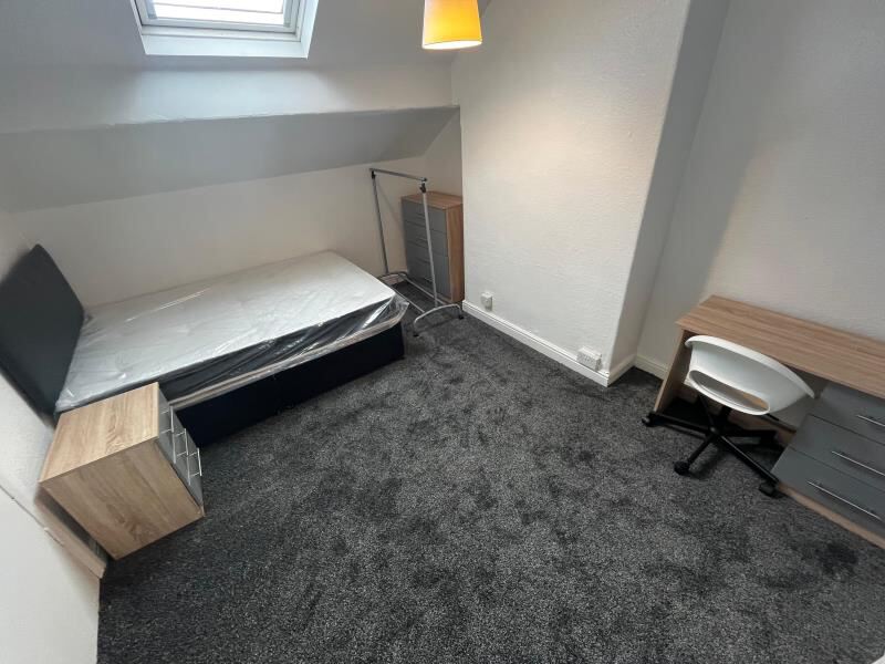 Chestnut Avenue, Hyde Park