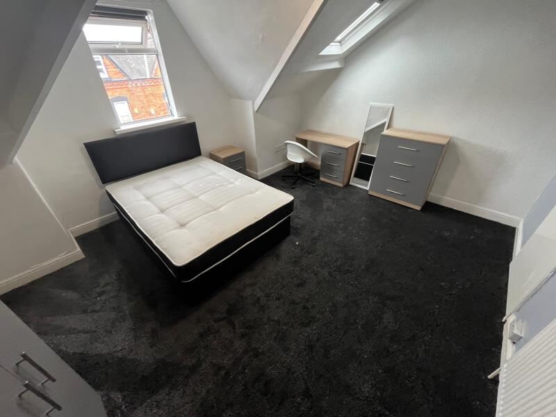 Chestnut Avenue, Hyde Park