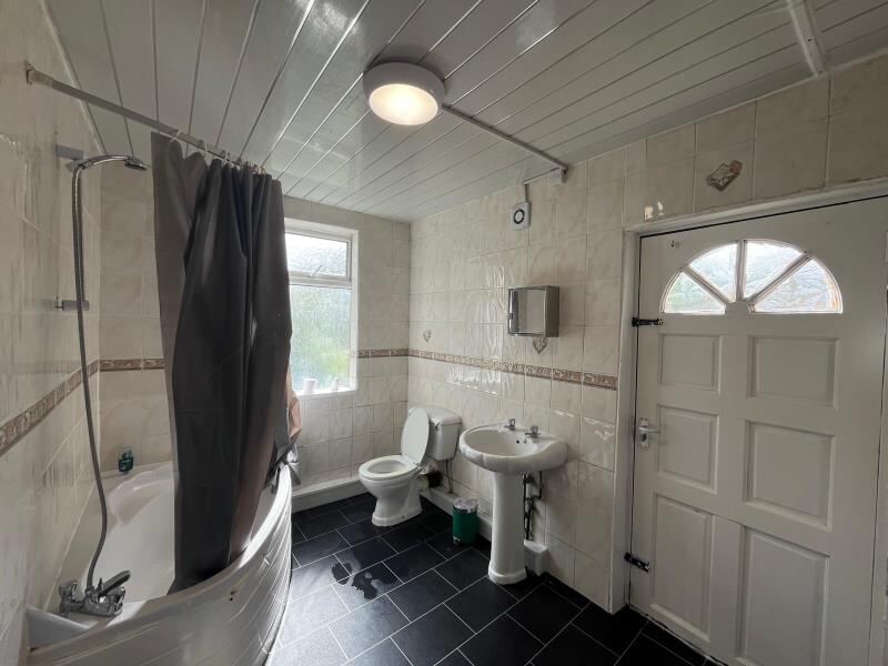 Chestnut Avenue, Hyde Park