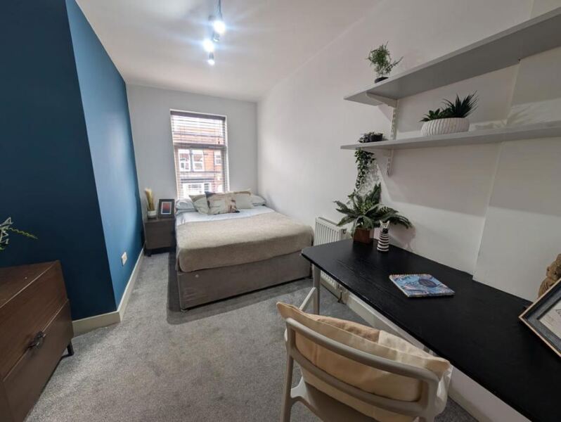 Norwood Road, Hyde Park