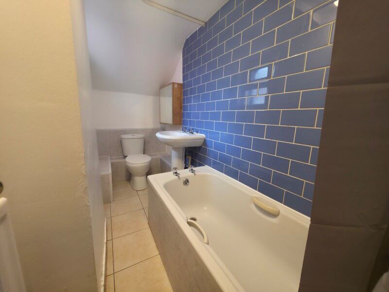 Wrangthorn Avenue, Hyde Park