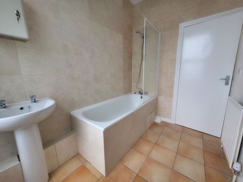 Wrangthorn Avenue, Hyde Park