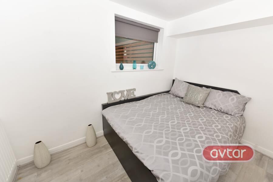 Hessle Walk, Hyde Park