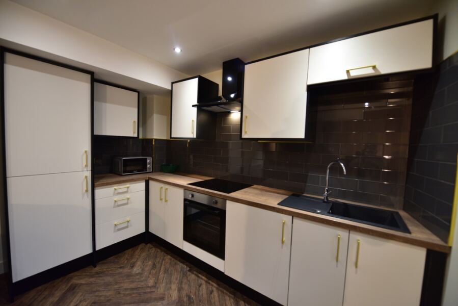 Raven Road, Hyde Park