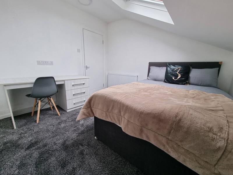 Cardigan Road, Hyde Park