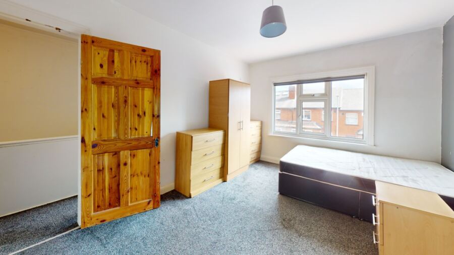 Mayville Avenue, Hyde Park