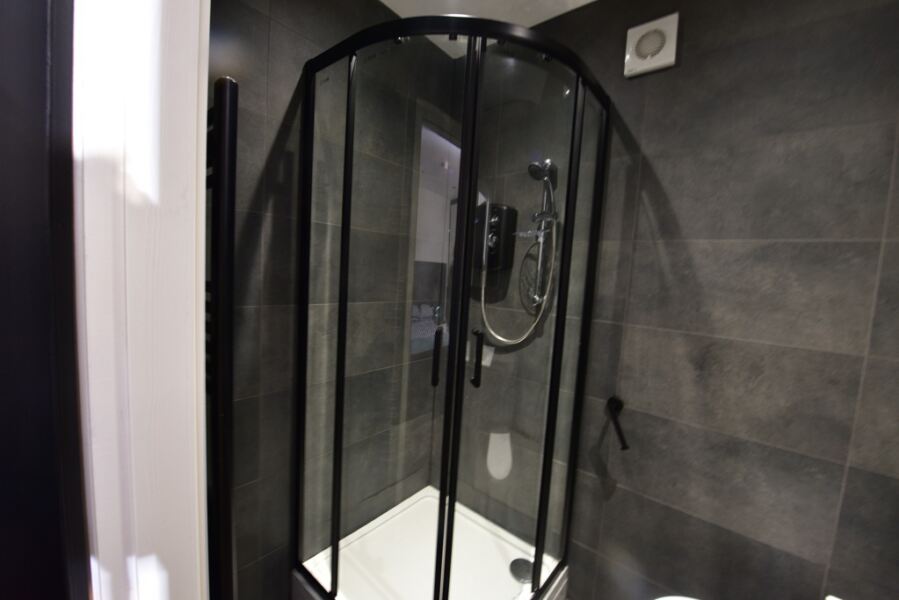 Raven Road, Hyde Park