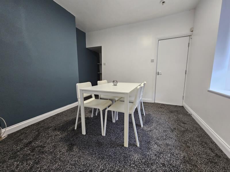 Burley Road, Hyde Park