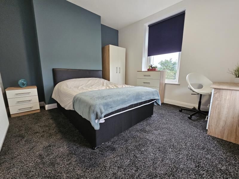 Burley Road, Hyde Park