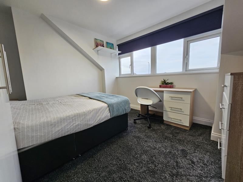 Burley Road, Hyde Park