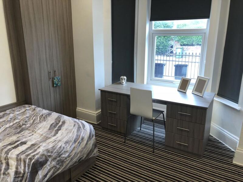 Hall Grove, Hyde Park