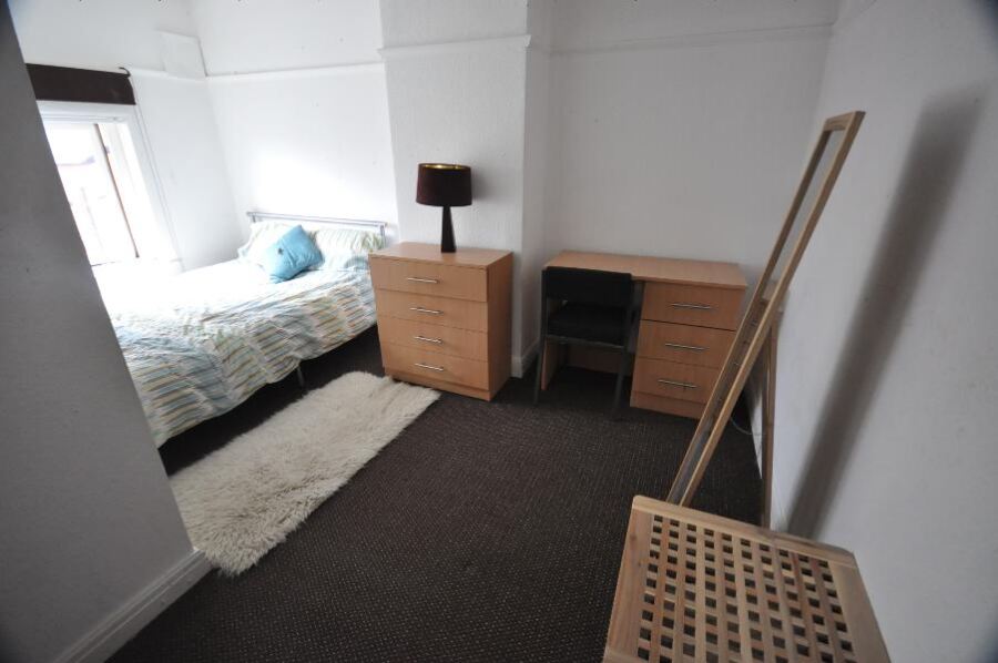 Hessle Road, Hyde Park