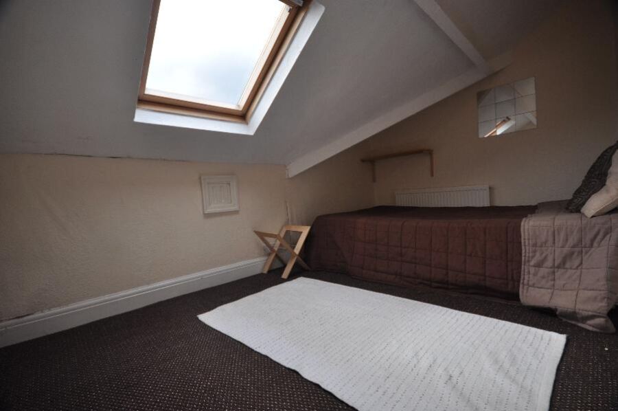 Hessle Road, Hyde Park