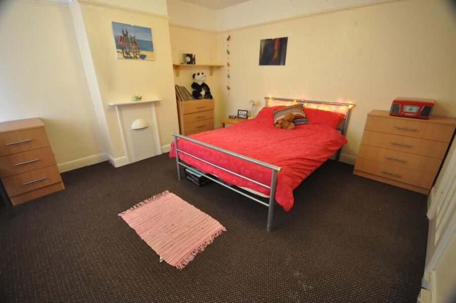 Hessle Road, Hyde Park