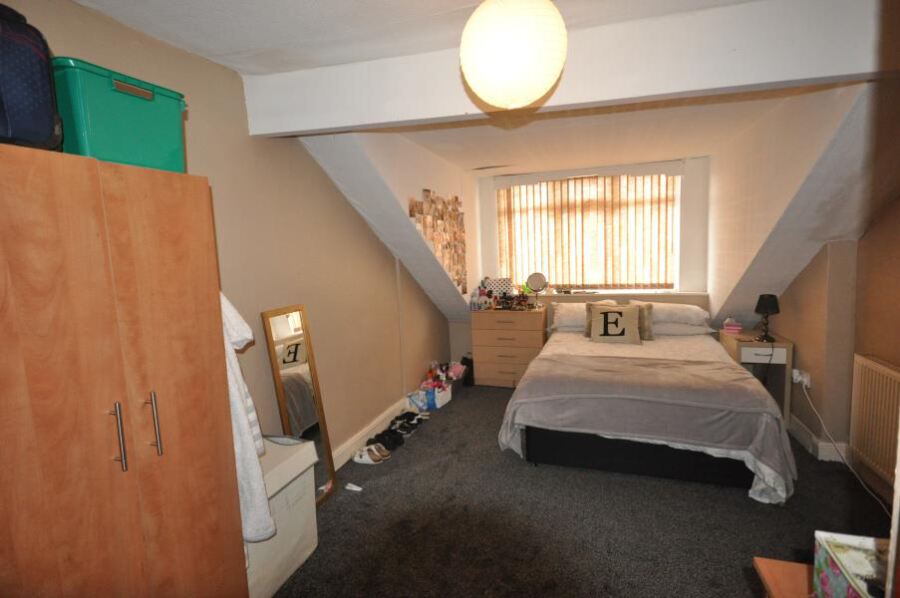 Brudenell Avenue, Hyde Park