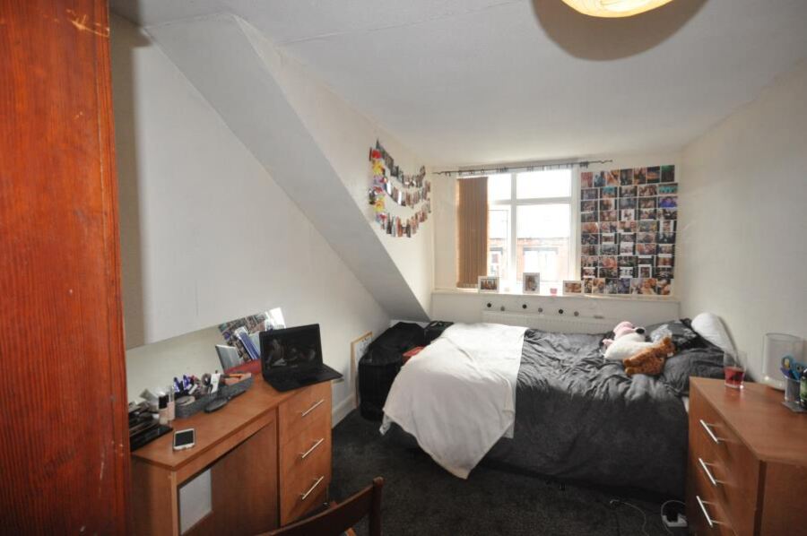 Brudenell Avenue, Hyde Park