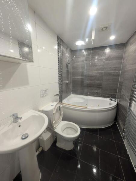 Norwood Road, Hyde Park