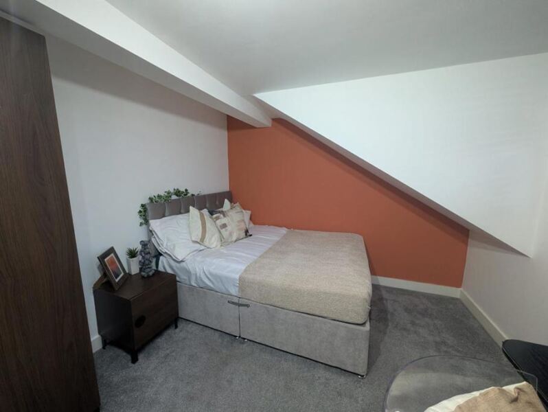 Norwood Road, Hyde Park