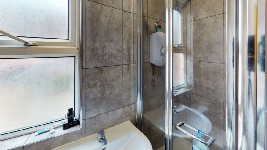 Queens Road, Hyde Park