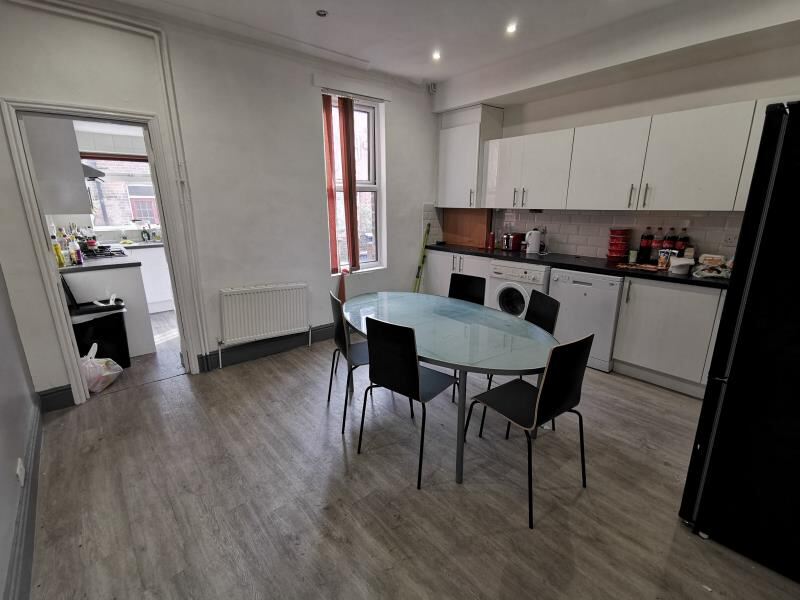 Ashville Grove, Hyde Park