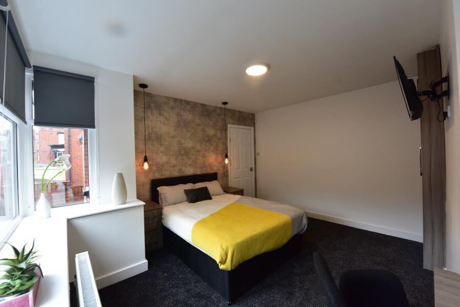 Raven Road, Hyde Park