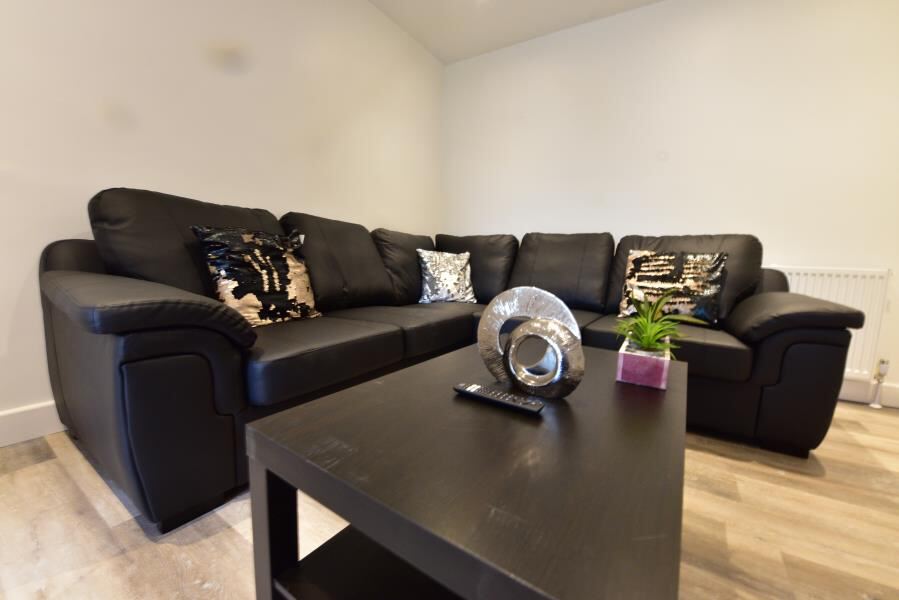 Raven Road, Hyde Park