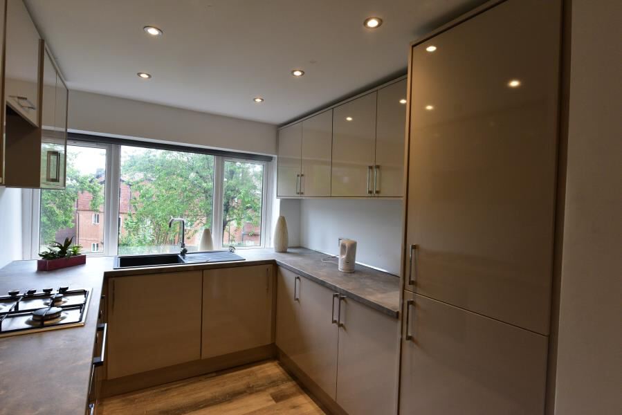 Raven Road, Hyde Park