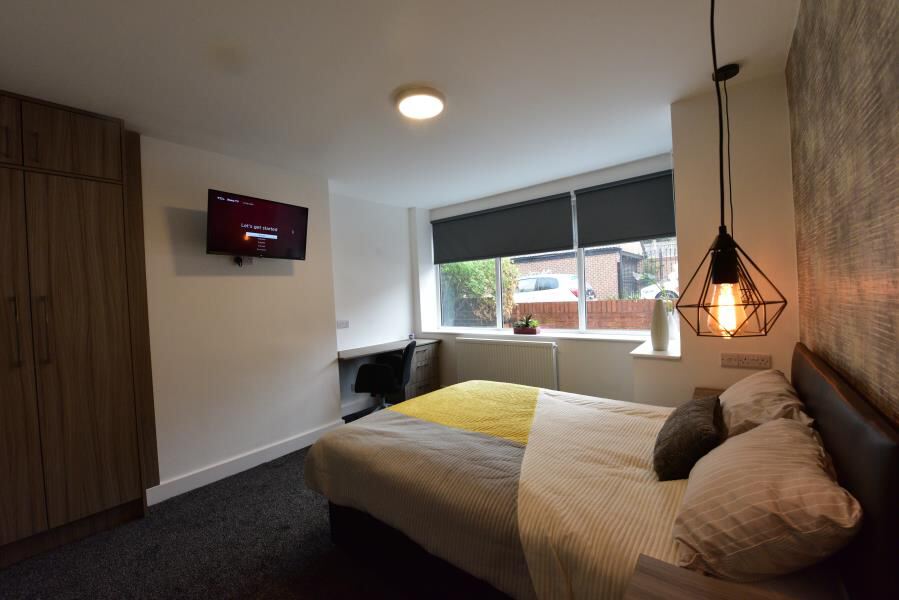 Raven Road, Hyde Park