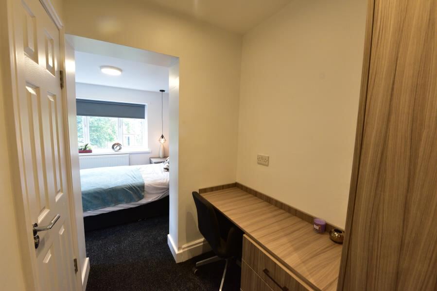 Raven Road, Hyde Park