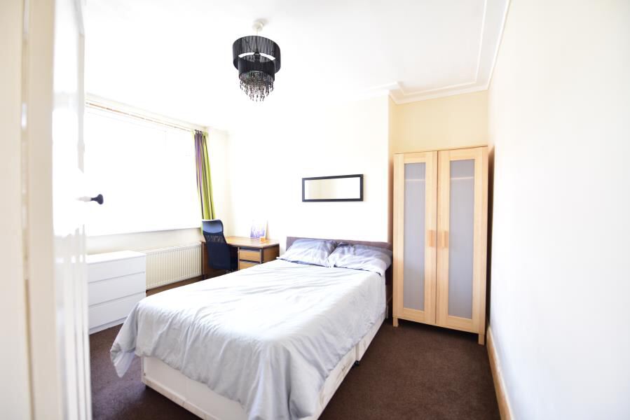 Belle Vue Road, Hyde Park