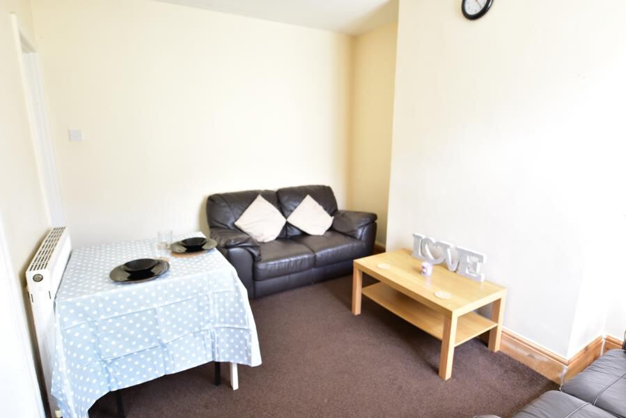 Belle Vue Road, Hyde Park