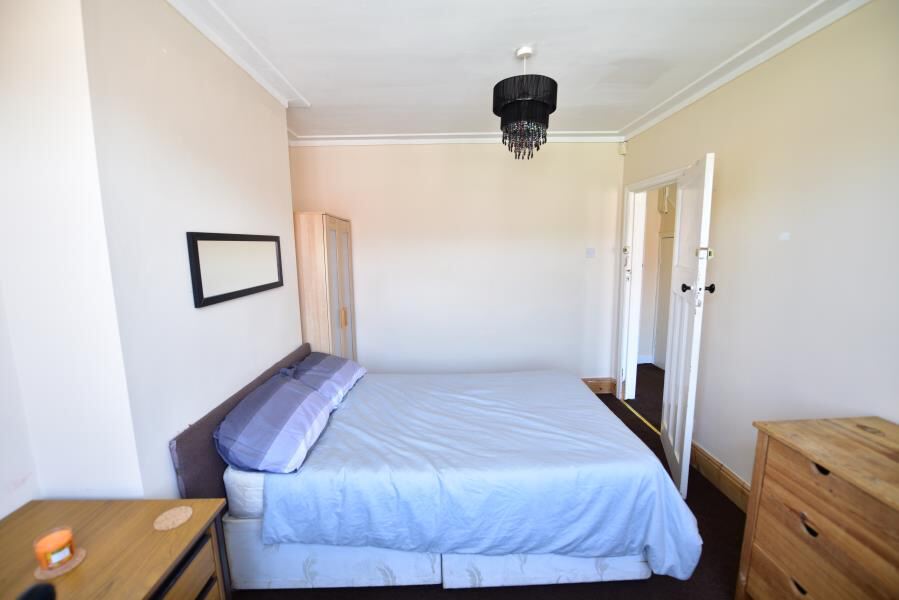 Belle Vue Road, Hyde Park