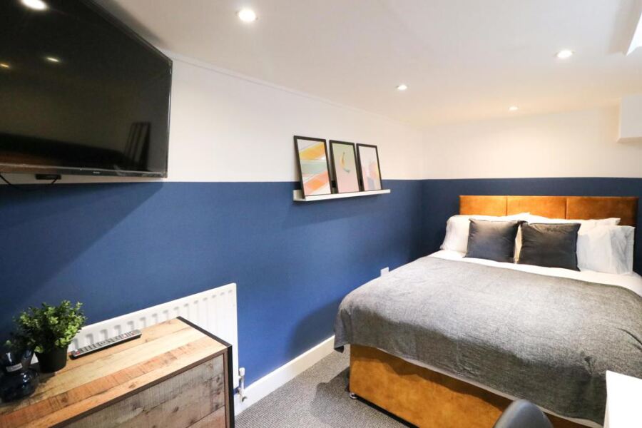 Autumn Place, Hyde Park