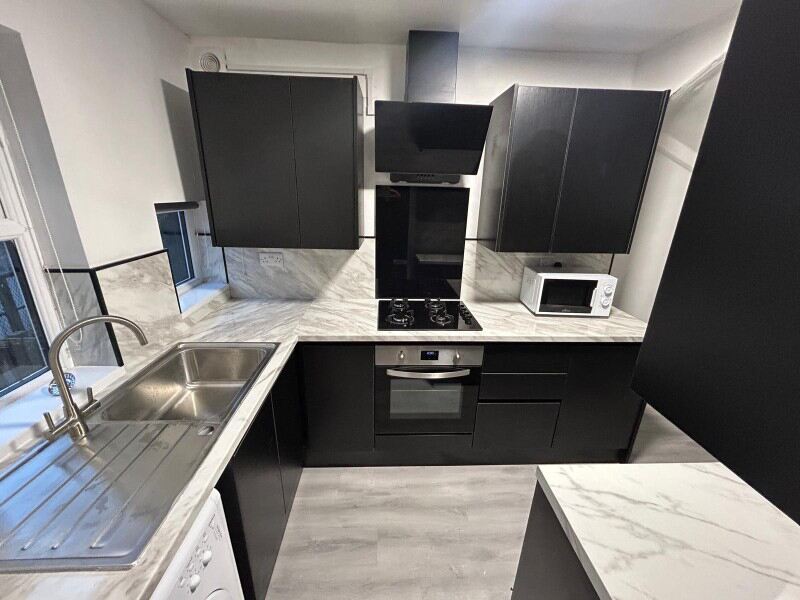 Hessle Avenue, Hyde Park