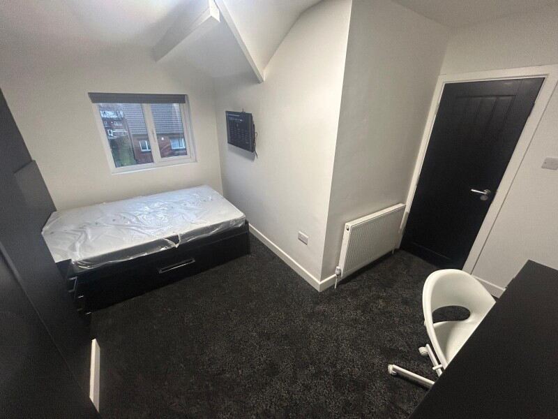 Hessle Avenue, Hyde Park