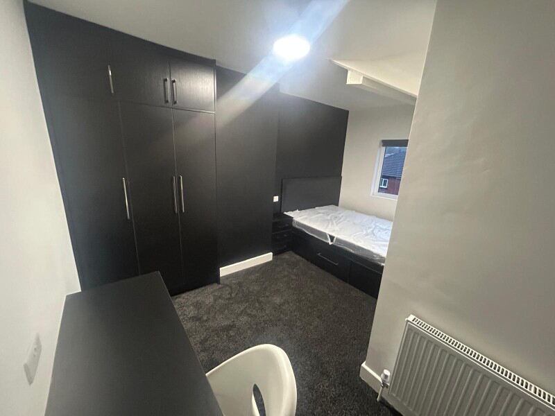 Hessle Avenue, Hyde Park