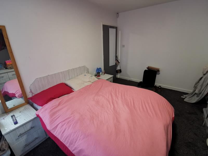 Mayville Avenue, Hyde Park