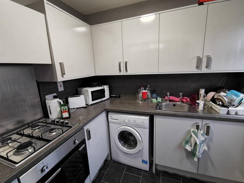 Mayville Avenue, Hyde Park