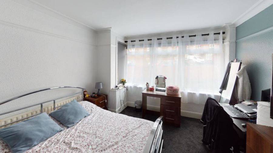 Raven Road, Hyde Park