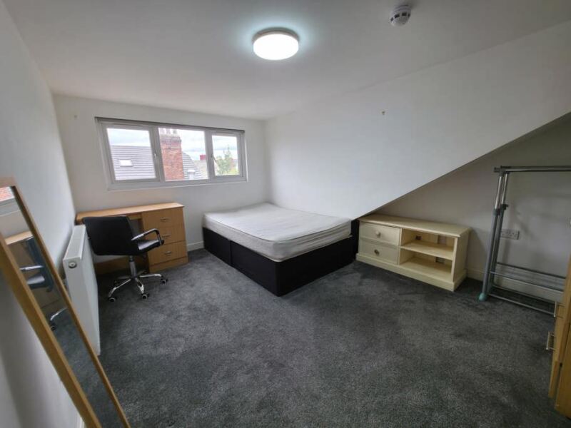 Brudenell Mount, Hyde Park