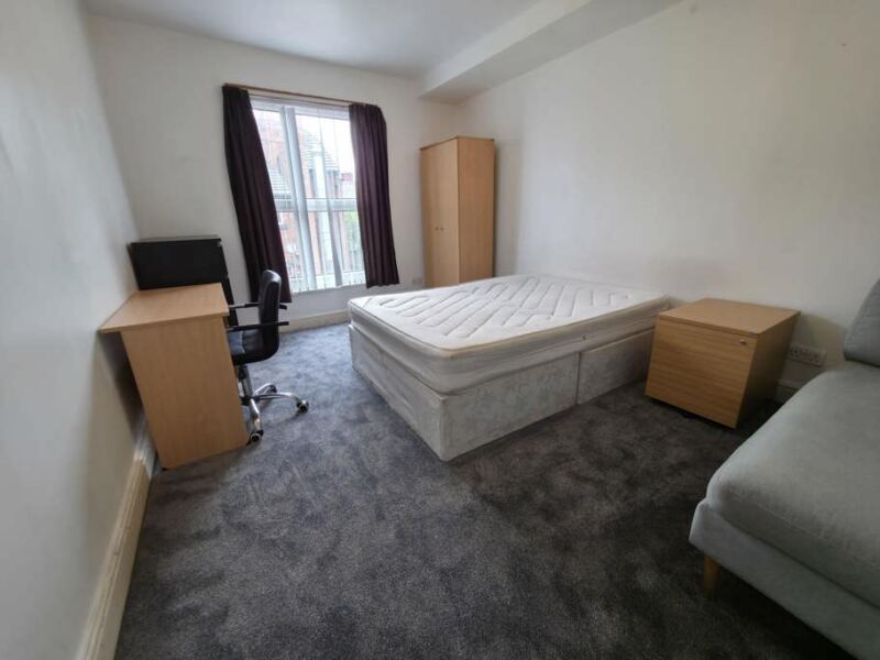 Brudenell Mount, Hyde Park