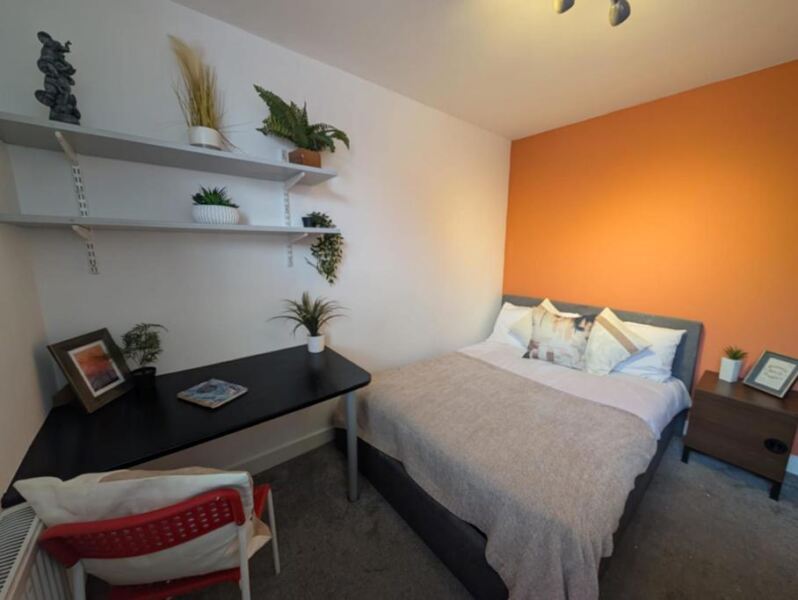 Norwood Road, Hyde Park